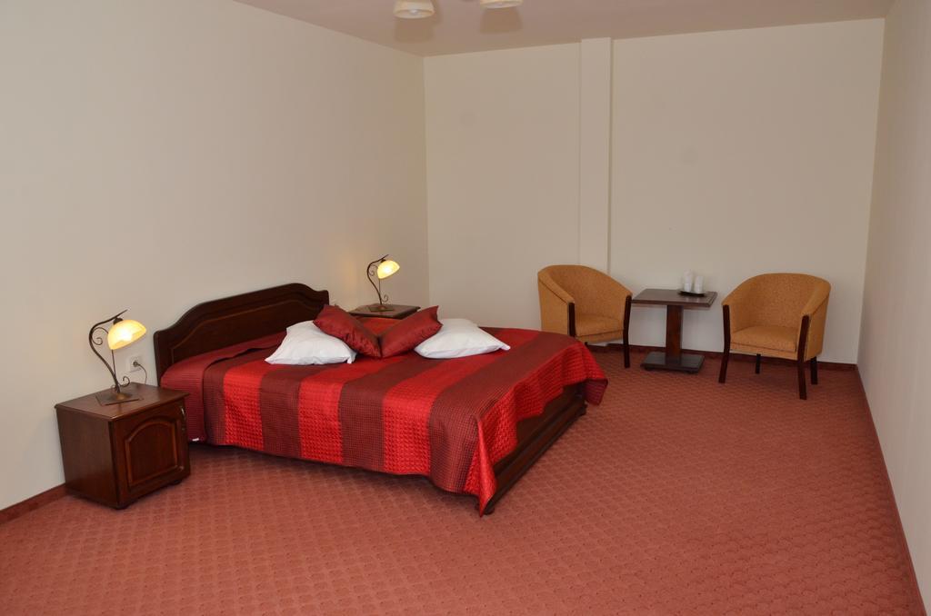 Hotel Restaurant La Conac Botiz Room photo