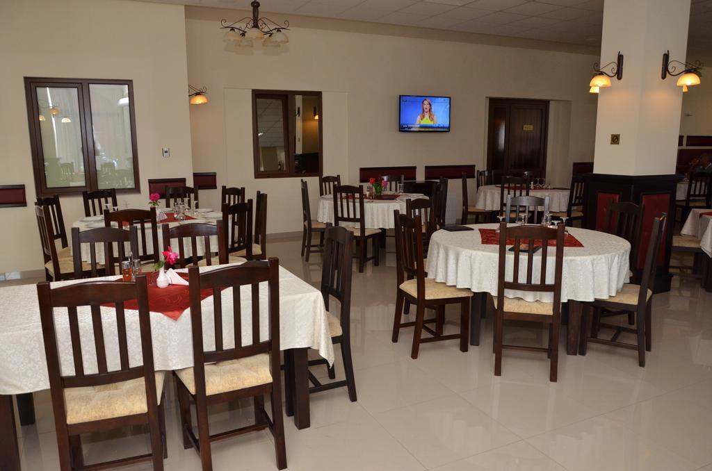 Hotel Restaurant La Conac Botiz Exterior photo