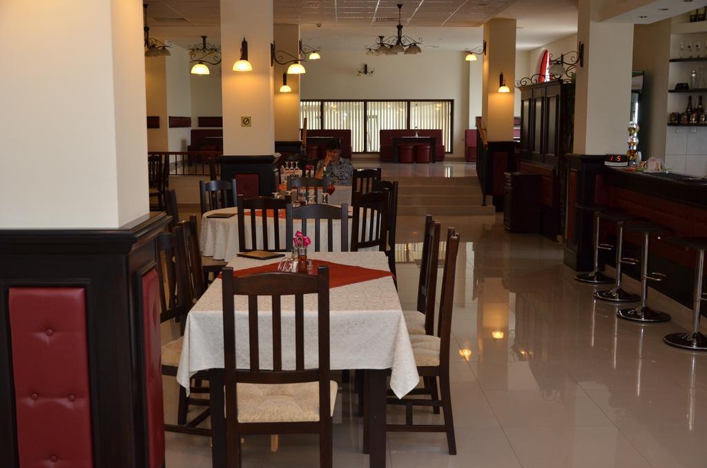 Hotel Restaurant La Conac Botiz Exterior photo